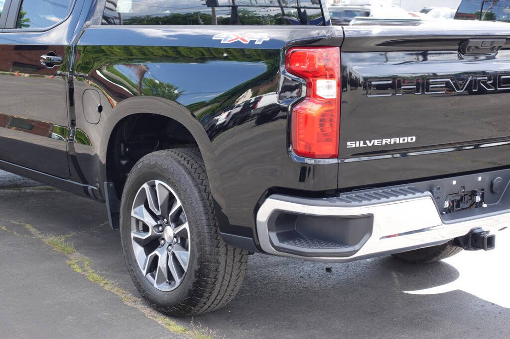 Used 2024 Chevrolet Silverado 1500 LT AWD/4WD image 10