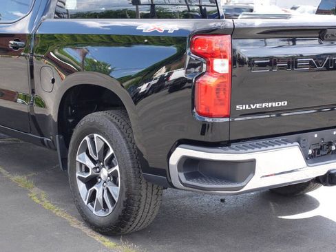 Used 2024 Chevrolet Silverado 1500 LT AWD/4WD image 10