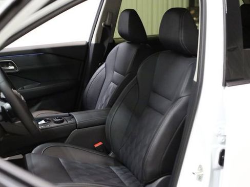 New 2026 Nissan Rogue Platinum image 8