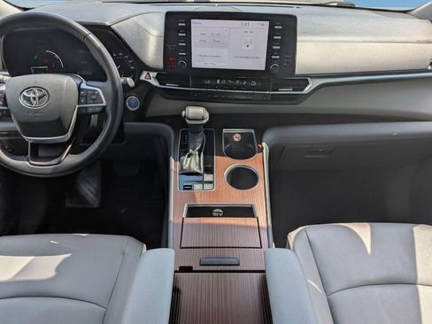 Used 2023 Toyota Sienna XLE FWD image 23