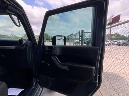 Used 2017 Jeep Wrangler Unlimited Sport w/ Connectivity Group AWD/4WD image 6