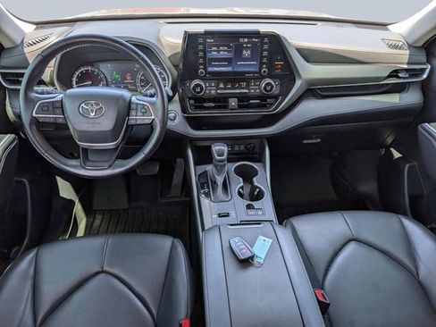 Used 2022 Toyota Highlander XLE image 17