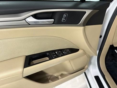 Used 2016 Ford Fusion SE FWD image 9