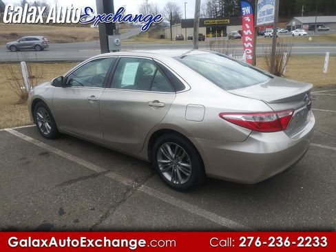 Used 2015 Toyota Camry SE FWD image 1