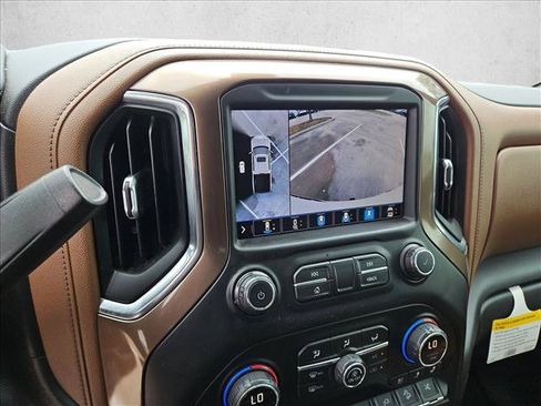 Used 2020 Chevrolet Silverado 1500 High Country w/ Technology Package AWD/4WD image 13