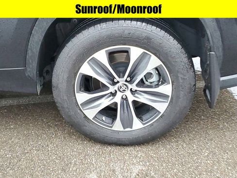 Used 2024 Toyota Highlander XLE image 7