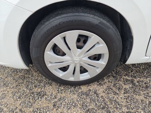 Used 2022 Nissan Versa S FWD image 12