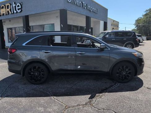 Used 2019 Kia Sorento S FWD image 4