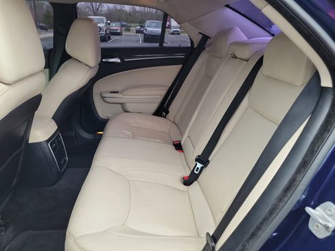 Used 2016 Chrysler 300 Limited image 13