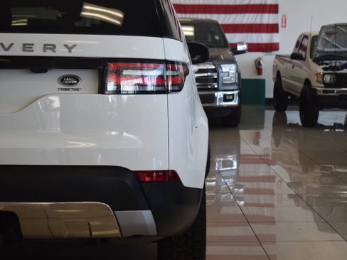 Used 2017 Land Rover Discovery HSE image 25