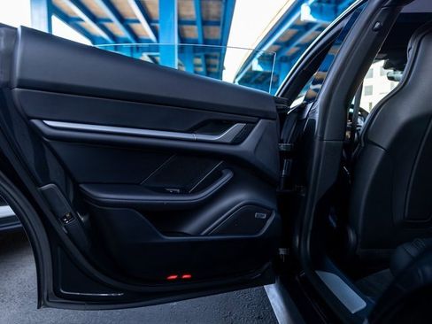 Used 2025 Porsche Cayenne S image 31