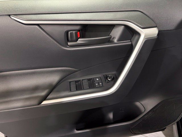 Used 2025 Toyota RAV4 LE AWD/4WD image 10