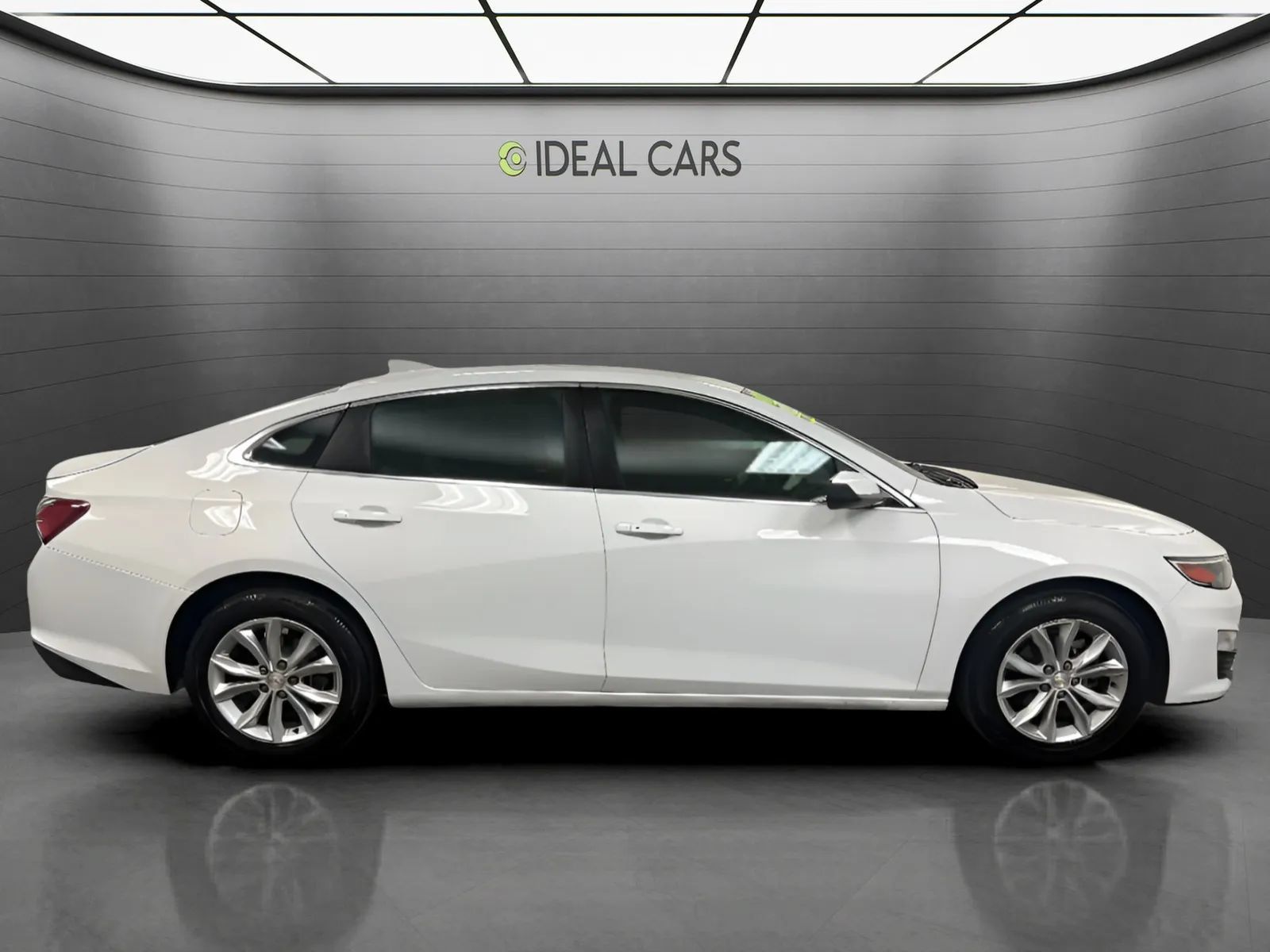 Used 2021 Chevrolet Malibu LT FWD image 4