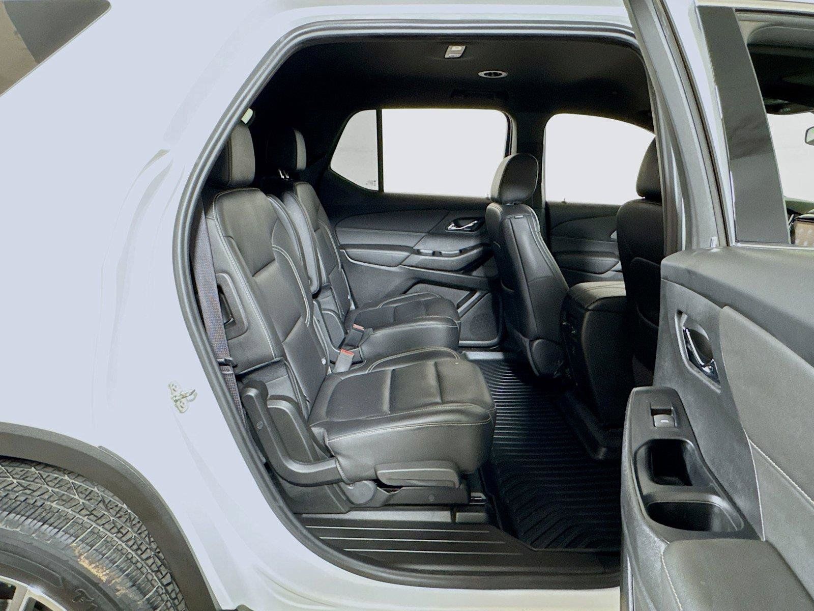 Used 2023 Chevrolet Traverse LT FWD image 25