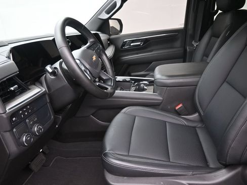 Used 2026 Chevrolet Suburban LS RWD image 12