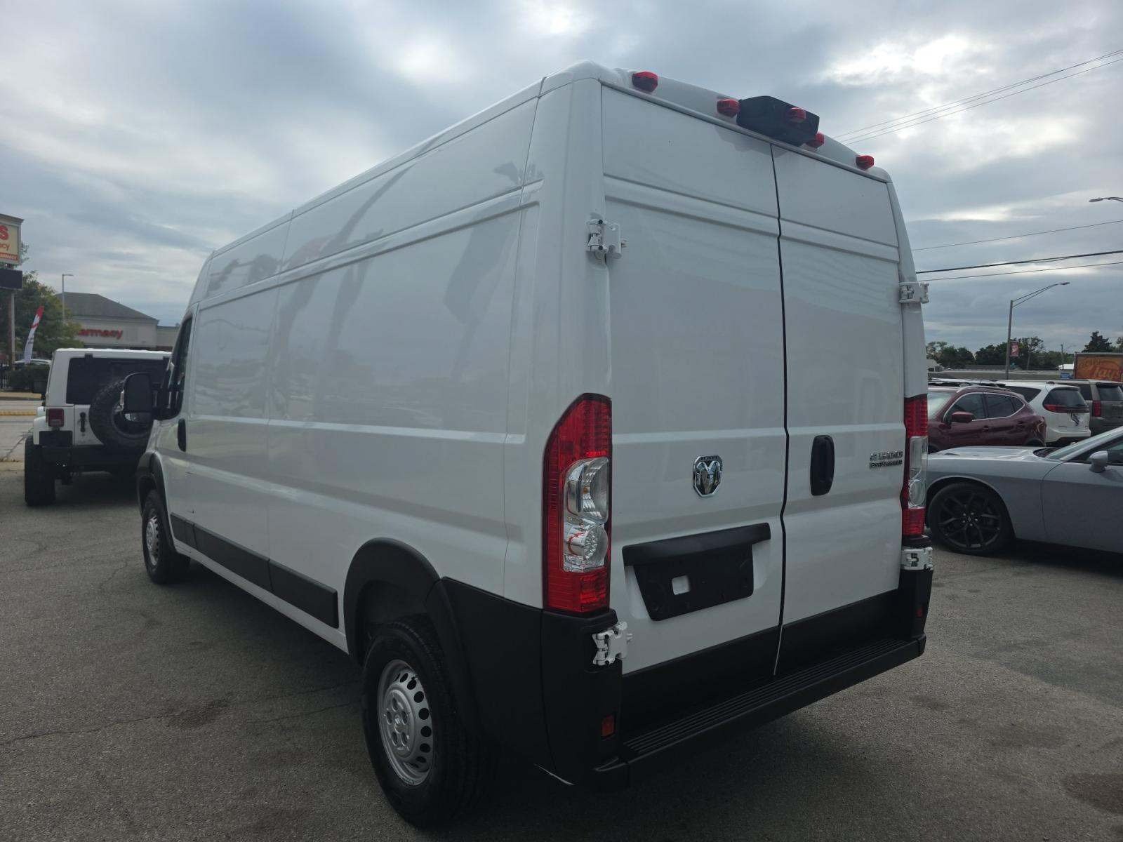 Used 2024 RAM ProMaster 2500 w/ Convenience Group FWD image 4