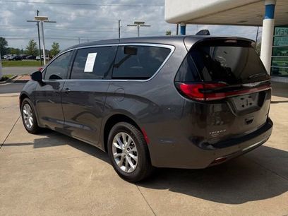 Used 2023 Chrysler Pacifica Touring-L