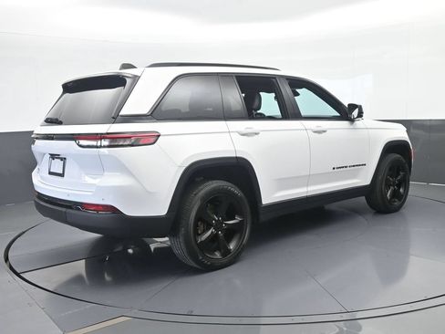 Used 2024 Jeep Grand Cherokee Altitude RWD image 6