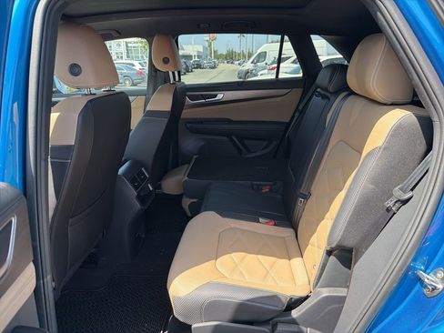 Used 2024 Volkswagen Atlas Cross Sport SE w/ Panoramic Sunroof Package AWD/4WD image 5