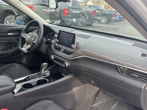 Used 2024 Nissan Altima 2.5 SV image 22