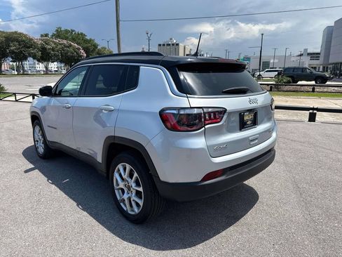 Used 2025 Jeep Compass Limited AWD/4WD image 5