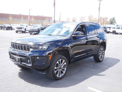 Used 2024 Jeep Grand Cherokee Overland w/ Adv Protech Group III AWD/4WD image 4