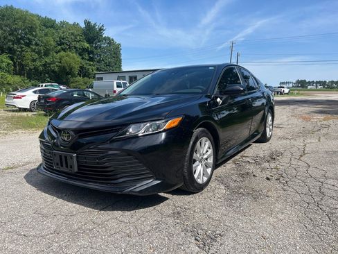 Used 2020 Toyota Camry LE FWD image 3