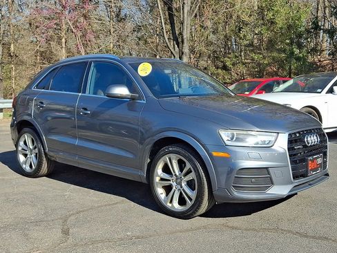 Used 2017 Audi Q3 2.0T Premium Plus w/ Premium Plus Package AWD/4WD image 2