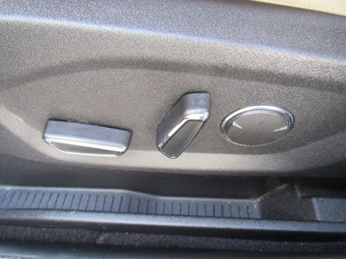 Used 2019 Ford Edge Titanium w/ Equipment Group 301A image 11