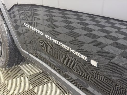 Used 2022 Jeep Grand Cherokee L Limited image 20