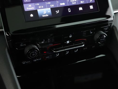 New 2025 Jeep Grand Cherokee Altitude image 13