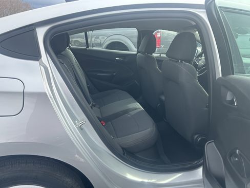 Used 2018 Chevrolet Cruze LS image 10