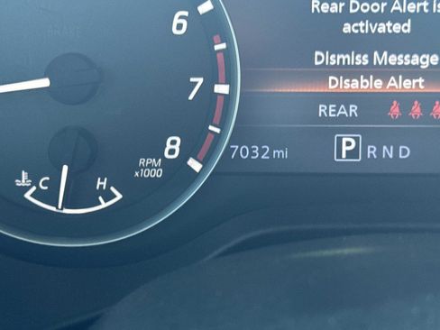 Used 2024 Nissan Titan SV w/ SV Convenience Package image 27