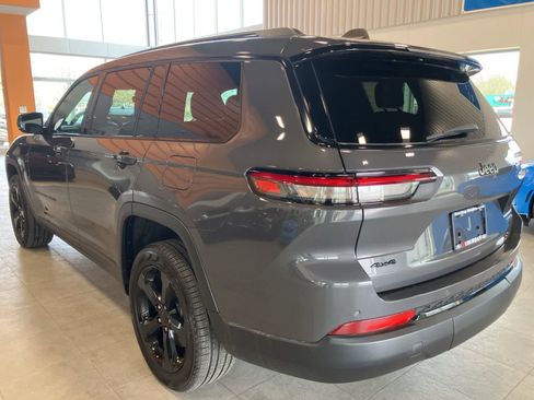 Used 2024 Jeep Grand Cherokee L Limited w/ Black Appearance Package AWD/4WD image 7