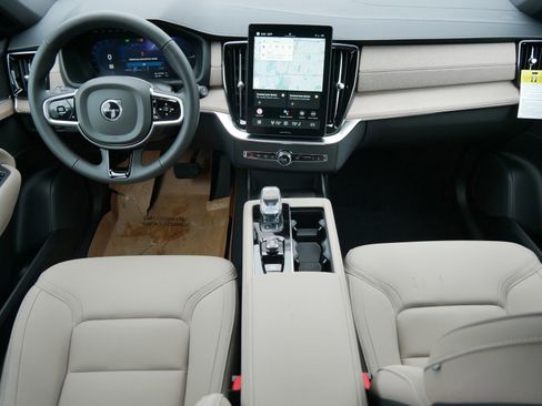 New 2025 Volvo XC90 T8 Core image 7
