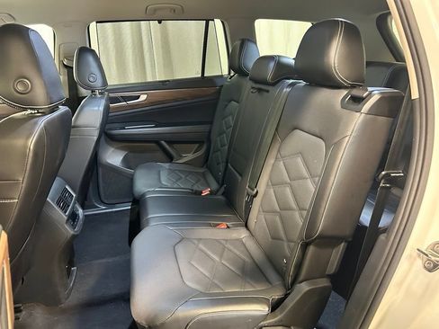 Used 2024 Volkswagen Atlas SE AWD/4WD image 18