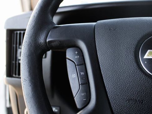 Used 2016 Chevrolet Express 2500 RWD image 18