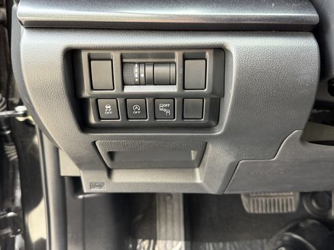 Used 2021 Subaru Crosstrek 2.5i Sport w/ Moonroof Package image 12