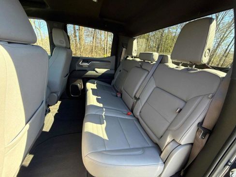 Used 2025 GMC Sierra 1500 SLT image 8