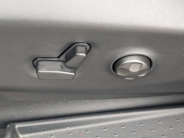 Used 2025 Chrysler Voyager LX FWD image 20