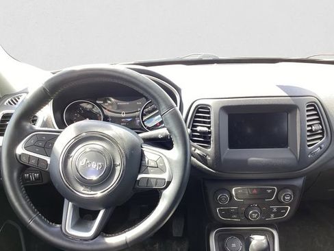 Used 2019 Jeep Compass Latitude w/ Popular Equipment Group AWD/4WD image 9