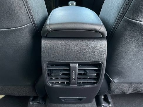 Used 2026 Toyota Corolla Cross XLE FWD image 36