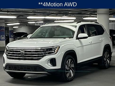Used 2024 Volkswagen Atlas SE w/ Panoramic Sunroof Package AWD/4WD image 3