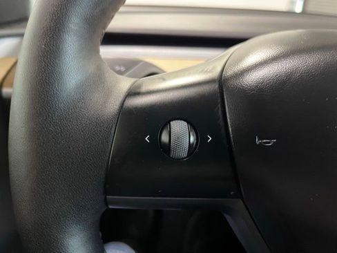 Used 2023 Tesla Model Y Long Range AWD/4WD image 22