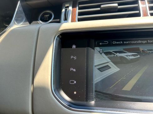 Used 2016 Land Rover Range Rover HSE image 15