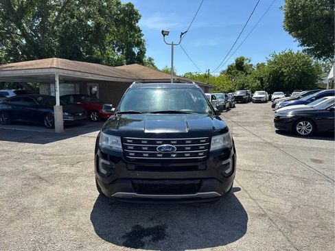 Used 2017 Ford Explorer XLT w/ Equipment Group 202A image 2