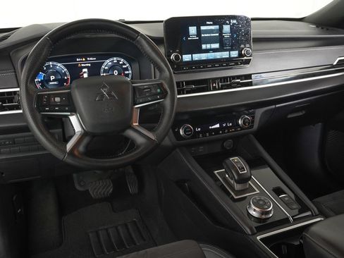 Used 2023 Mitsubishi Outlander SE AWD/4WD image 16