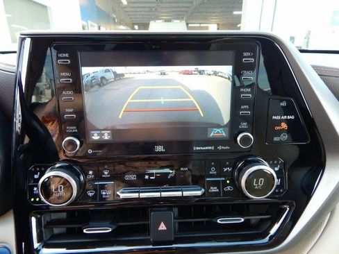 Used 2021 Toyota Highlander Limited image 21