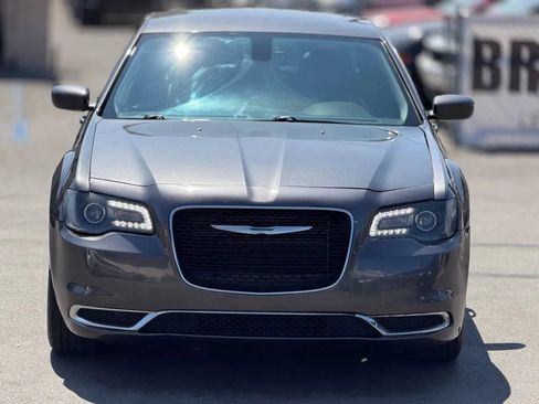 Used 2015 Chrysler 300 Limited RWD image 4