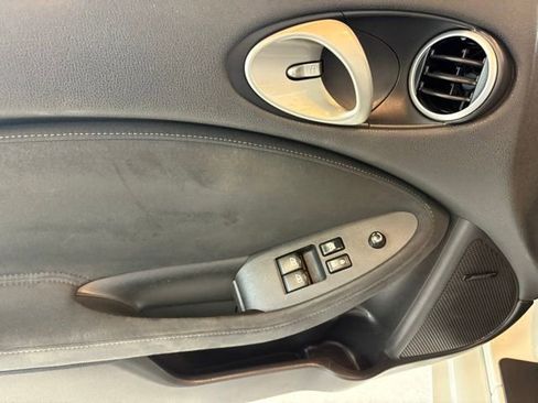 Used 2014 Nissan 370Z Touring RWD image 9